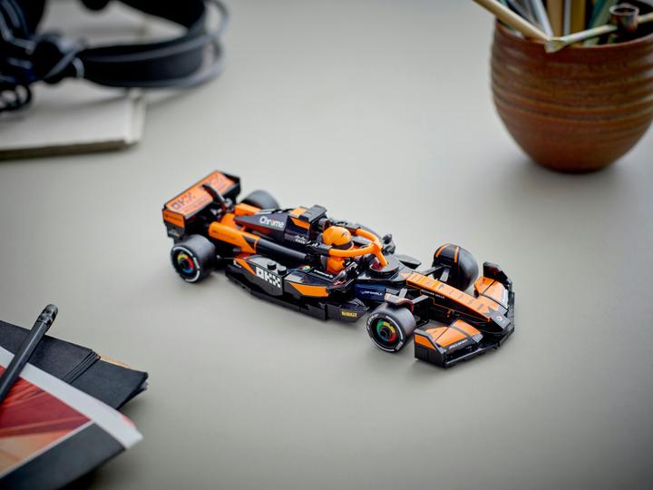 Actual product image LEGO McLaren F1 Team MCL38 Rennauto (77251, LEGO Speed Champions)