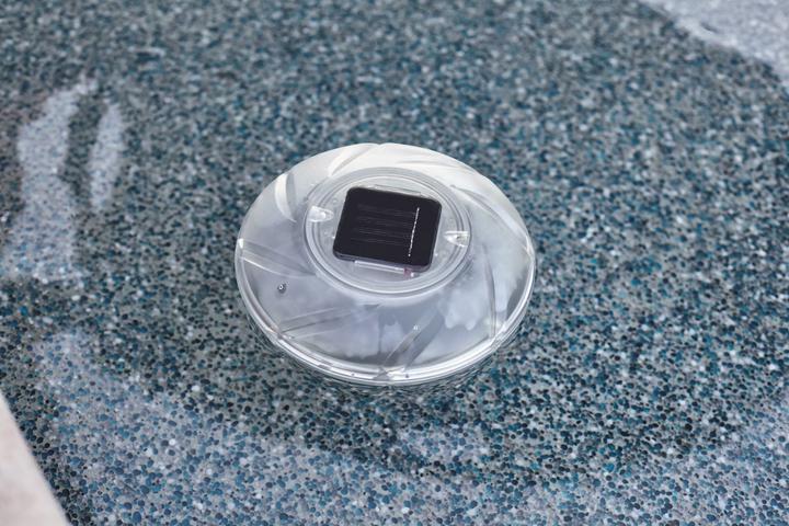 Produktbild Bestway Solar Poollicht mit Farbwechsel