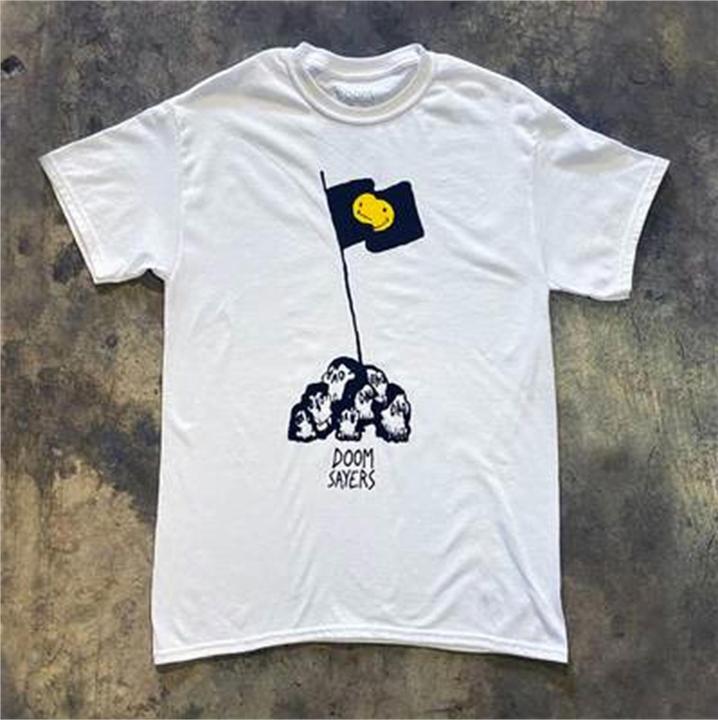Actual product image Doomsayers Skull Flag T-Shirt (M)