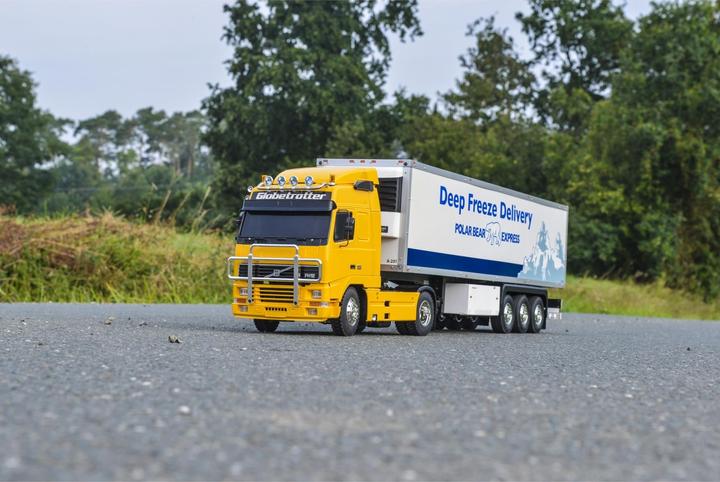 Actual product image Tamiya Volvo FH12 Globetrotter 420 (Kit)