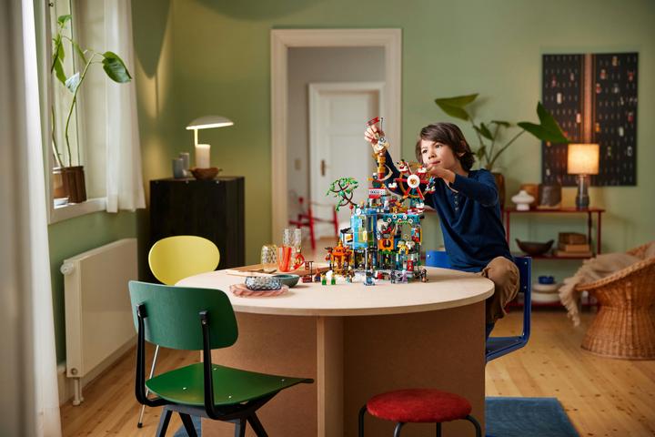 Actual product image LEGO 80054 5th anniversary of Megapolis City (80054, LEGO Monkie Kid)