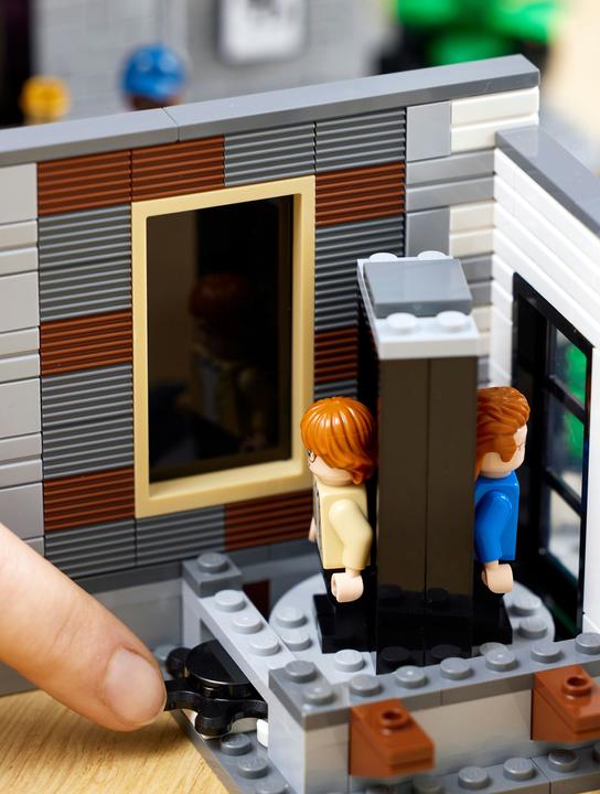 Image du produit LEGO Queer Eye – Le loft des Fab 5 (10291, LEGO Creator Expert, LEGO difficiles à trouver)