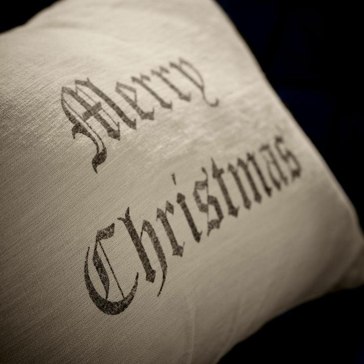 Produktbild Loberon Kissenhülle Merry Christmas weiss (40 x 60 cm)