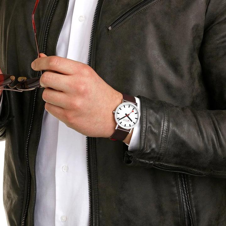 Actual product image Mondaine Classic - Vegan polished (Analogue wristwatch, Swiss made, 40 mm)