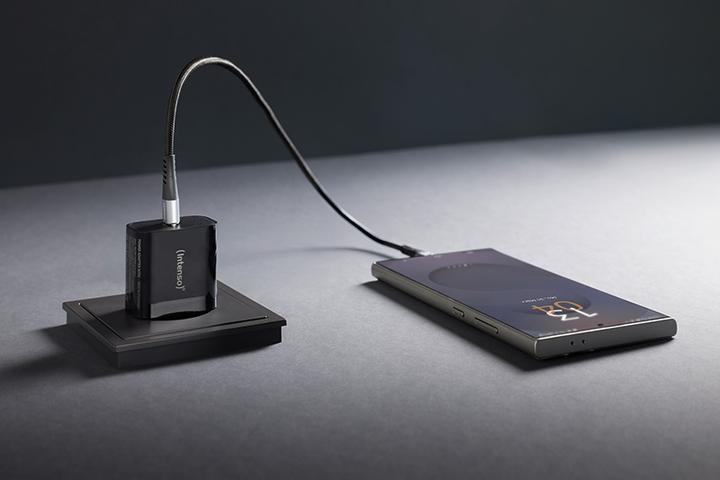 Image du produit Intenso Power Adapter W20C, 20W, USB-C Anschluss, für iPhone, Samsung Galaxy, iPad und mehr, schwarz (20 W)