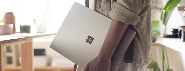 Produktbild Microsoft Surface Laptop (13.50", Intel Core i5-7200U, 8 GB, 256 GB, CH)