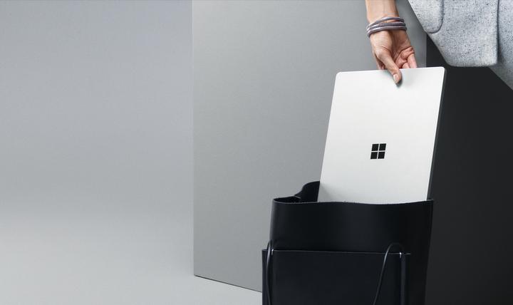 Produktbild Microsoft Surface Laptop, Platinum, 128GB SSD (13.50", Intel Core i5-7200U, 4 GB, 128 GB, CH)