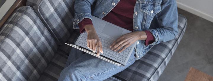 Produktbild Microsoft Surface Laptop (13.50", Intel Core i5-7200U, 8 GB, 256 GB, CH)