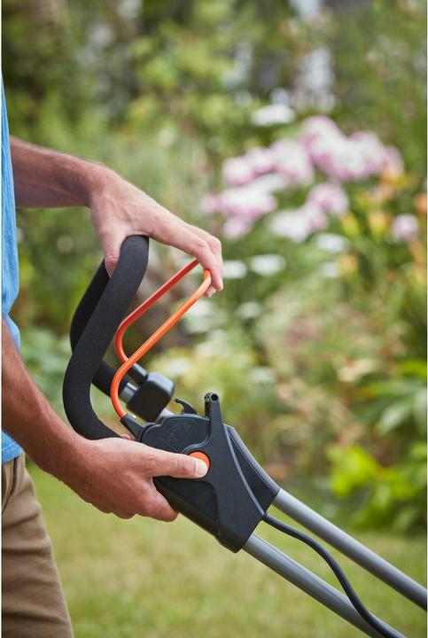 Actual product image Black & Decker Battery lawn mower BCMW3336N Solo (Rechargeable battery operated)