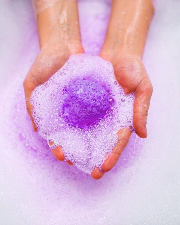 Actual product image Bubble T Blueberry (Bath truffles)