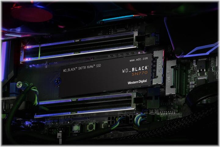 Actual product image WD Black SN770 (2000 GB, M.2 2280)
