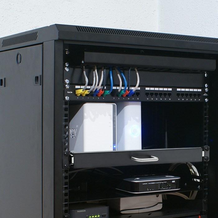 Image du produit Qoltec Solidna stalowa Półka z uchwytem do szafy RACK | 600*600 | Wysuwana | Czarna