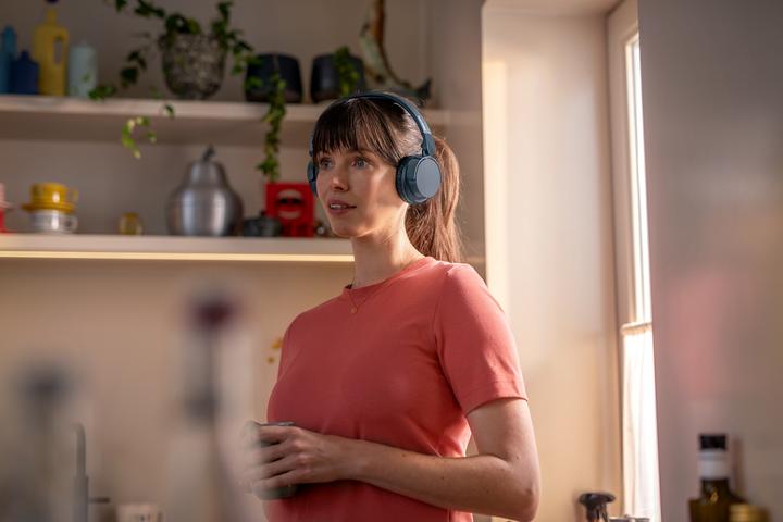 Actual product image Philips TAH4209BL/00 (No noise cancelling, 55 h, Wireless)
