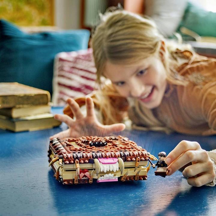 Produktbild LEGO 76449 ® HARRY POTTER™ Beissendes Monsterbuch der Monster (76449, LEGO Harry Potter)