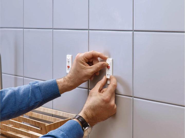 Image du produit tesa Clou adhésif pour carrelage et métal, réglable en hauteur