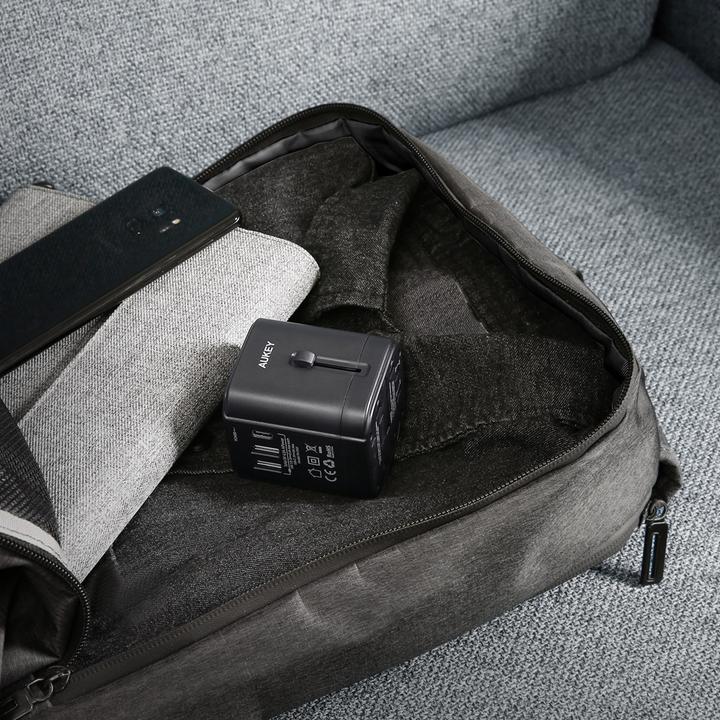Image du produit Aukey PA-TA01 Adaptateur de voyage universel blanc avec 1xUSB-C et 2x