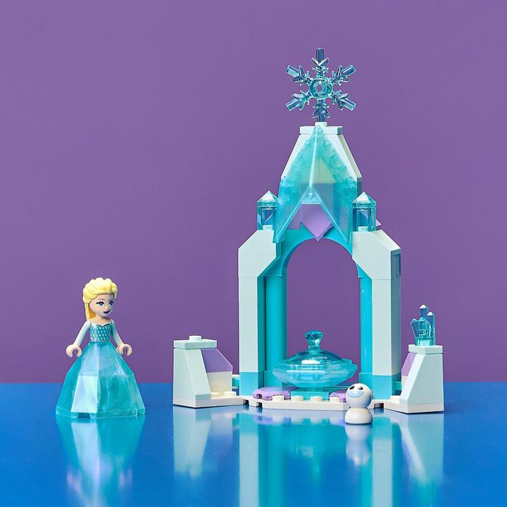 Actual product image LEGO Elsa's castle courtyard (43199, LEGO Disney)