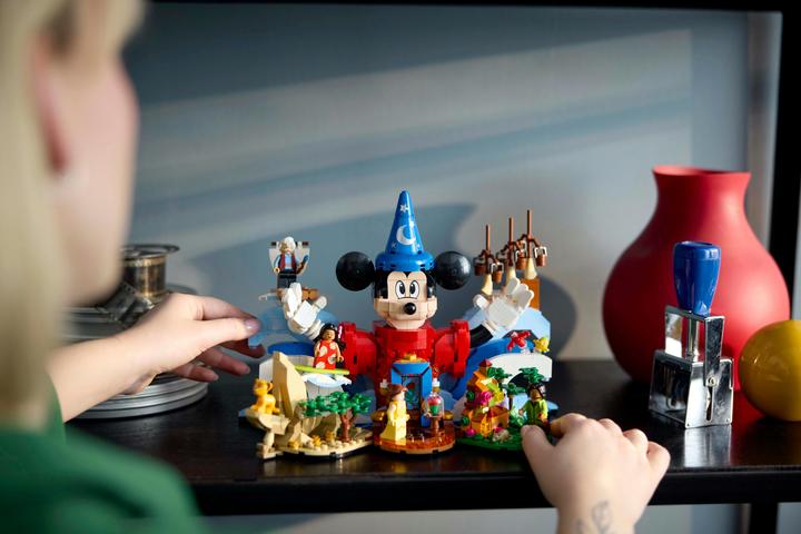Image du produit LEGO Magie Disney (21352, LEGO Ideas, LEGO difficiles à trouver)