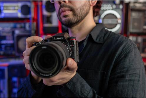 Image du produit Panasonic DC-S1RM2ME Kit (24 - 105 mm, 44.30 Mpx, Plein format)