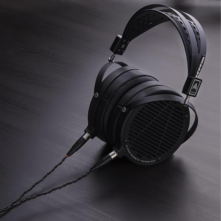 Actual product image Audeze LCD-2 Classic (NC, Cable)