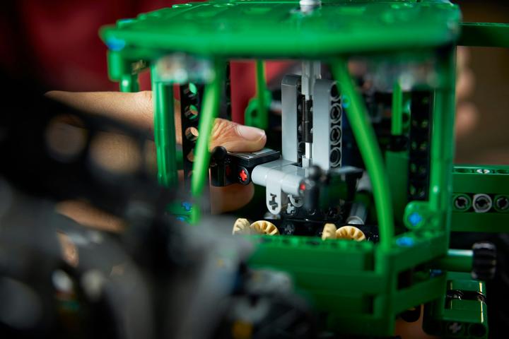 Produktbild LEGO John Deere 948L-II Skidder (42157, LEGO Technic)