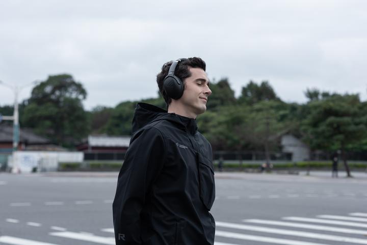 Produktbild ASUS ROG Strix Go BT (Kabellos, Kabelgebunden)