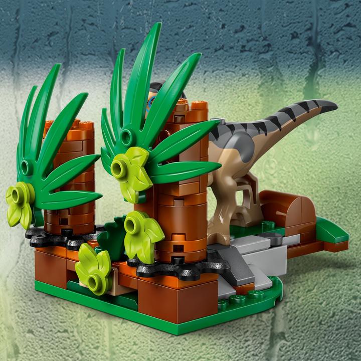 Produktbild LEGO Raptor: Verfolgungsjagd mit dem Geländewagen (76972, LEGO DC)