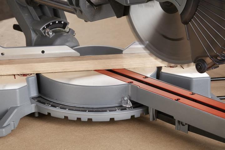 Image du produit Black & Decker Scie à onglets de 2100 watts 254 mm
