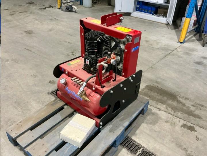 Actual product image Airmec Agritech 540 three-point PTO compressor for tractor (11 bar, 25 l)