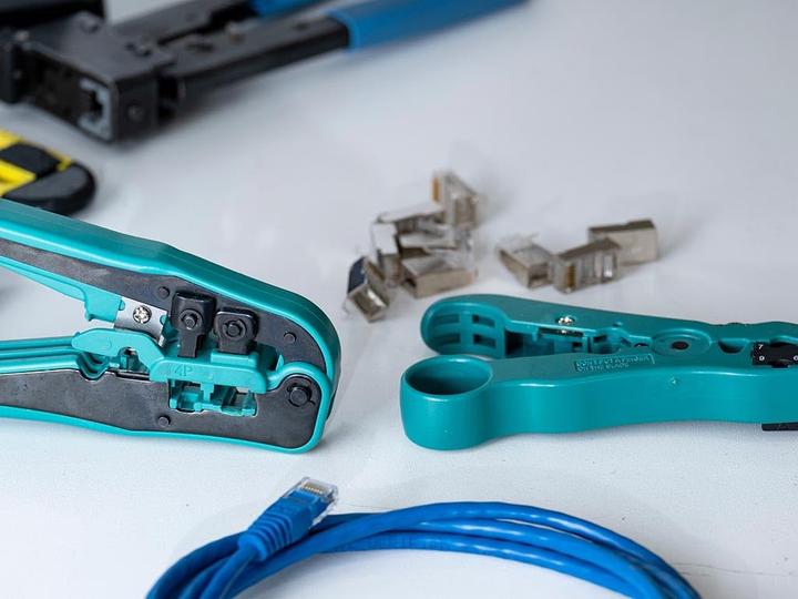Produktbild Toolland CRIMPZANGE F?R WESTERNSTECKER 4P2C, 4P4C (RJ10), 6P4C (RJ11), 6P6C (RJ12), 8P8C (RJ45)
