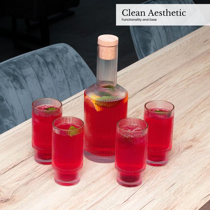 Actual product image Intirilife Glass carafe with golden rim and cork (1.70 l)