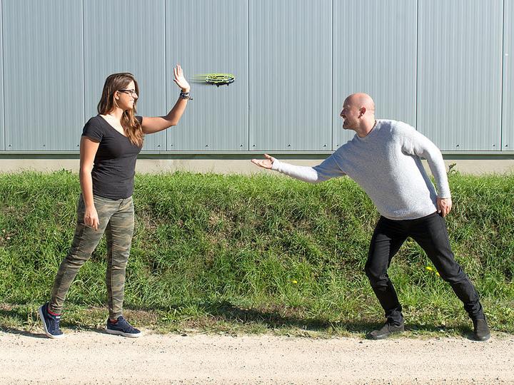 Produktbild Simulus Selbstfliegendes Quadrocopter-Ufo mit Infrarot-Sensoren und LEDs