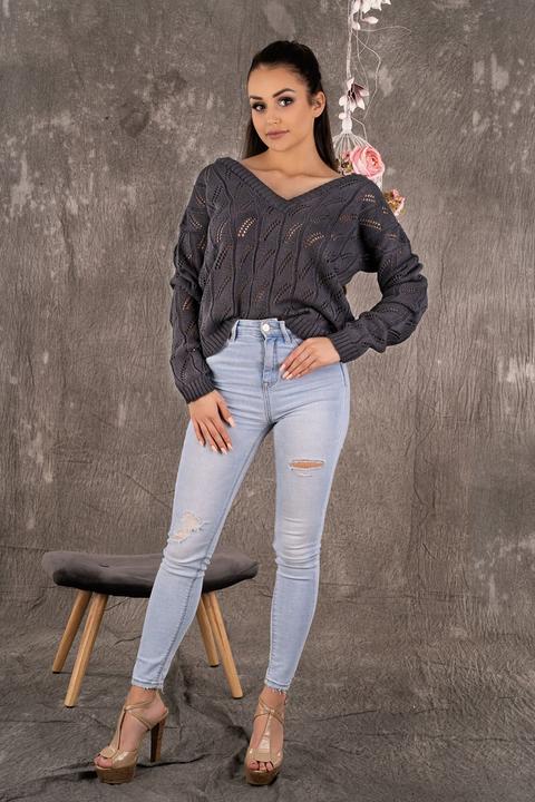 Merribel Pullover model