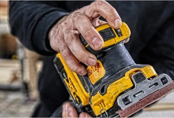 Actual product image DeWalt DCW200NTXJ (Sander, 200 W)