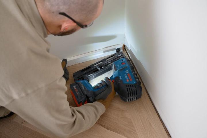 Produktbild Bosch Professional Akku-Holznagler GNH 18V-64-2 M, im Karton