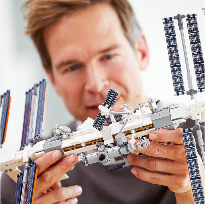 Actual product image LEGO International Space Station (21321, LEGO Ideas, LEGO Rare Sets)