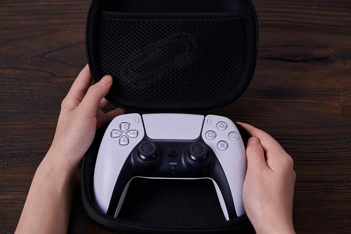 Actual product image 8bitdo Classic Controller Travel Case (80GL + 80GK + 80GJ + 80GA + 80GC + 80GD + 82BB)