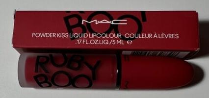 Produktbild MAC Cosmetics Powder Kiss Liquid Lip color Ruby Boo (Ruby Boo Red)
