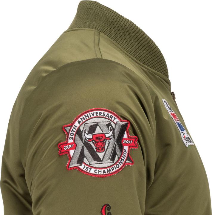 Immagine prodotto Mitchell & Ness Bomber in raso M&N - PATCHES Chicago Bulls oliva - L (L)