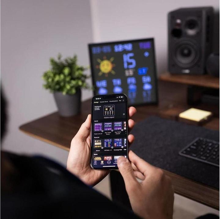 Actual product image Divoom Pixoo 64 (10.30", 64 x 64 pixels)