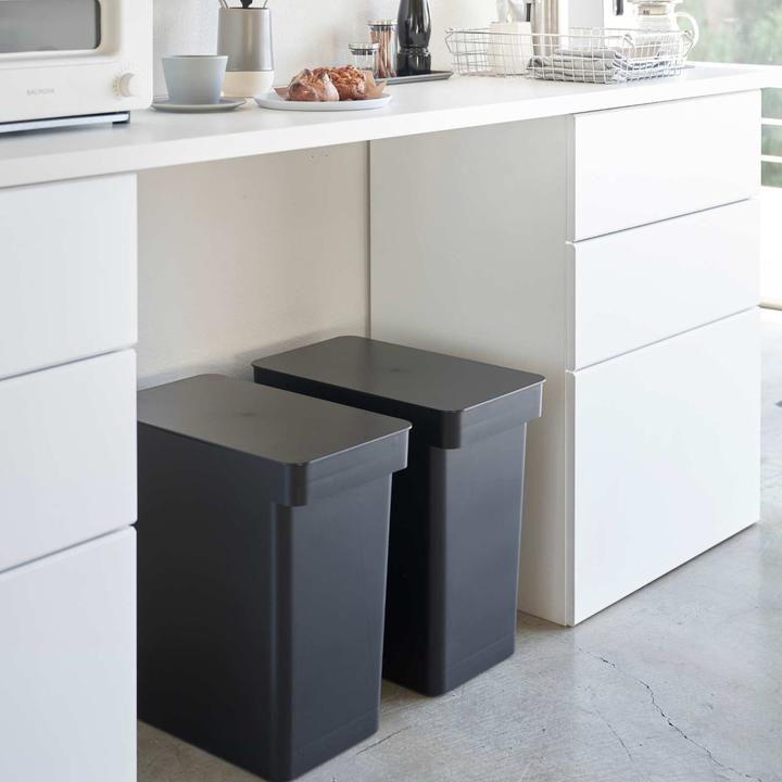 Produktbild Yamazaki Luftdichter Mülleimer mit Rollen TOWER (25 l)