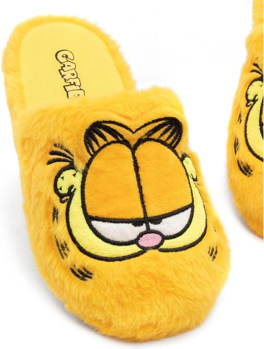Actual product image Universal Textiles Embroidered slippers (45.5)