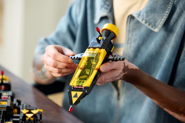 Image du produit LEGO Blacktron Renegade (10355, LEGO Icons, LEGO difficiles à trouver)