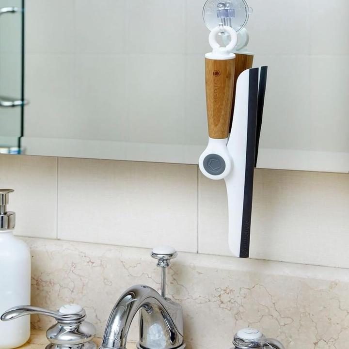 Actual product image Full Circle Home Schwenkbarer Fensterabzieher Wipe Out (1 pcs.)