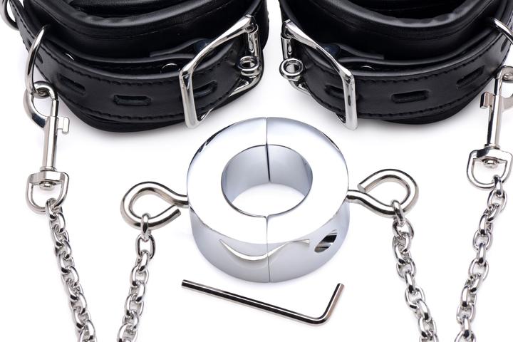 Image du produit Master Series Extenseur de testicules Hells Tether avec attaches pour les pieds