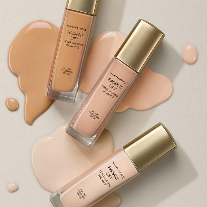 Actual product image Max Factor Radiant Lift, 045 Warm Almond, 30 ml (045 Warm Almond)