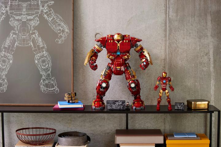 Actual product image LEGO Hulkbuster (76210, LEGO Marvel, LEGO Rare Sets)