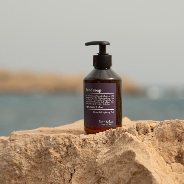 Actual product image Jean & Len Hand Soap Rhubarb/Raspberry, 250 ml (Liquid soap, 250 ml)
