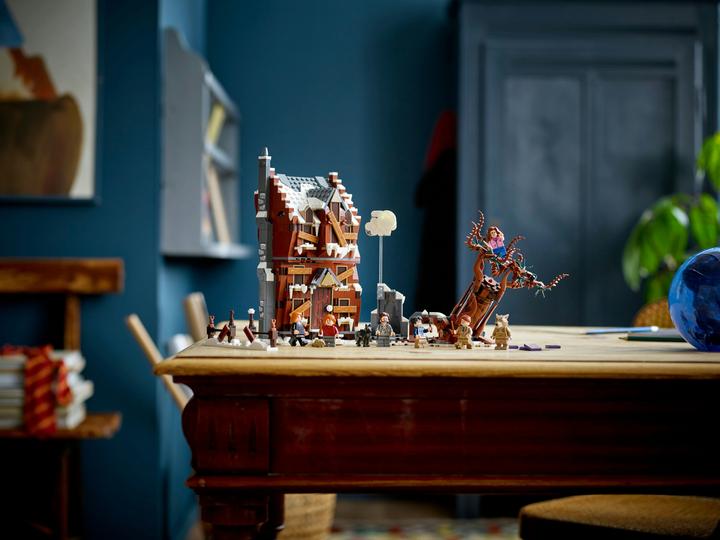 Image du produit LEGO Cabane hurlante et pâturage fouetté (76407, LEGO Harry Potter)