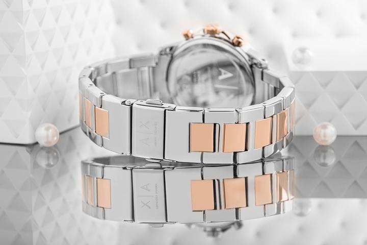 Actual product image Armani Exchange Lady Banks (Analogue wristwatch, Chronograph, 36 mm)